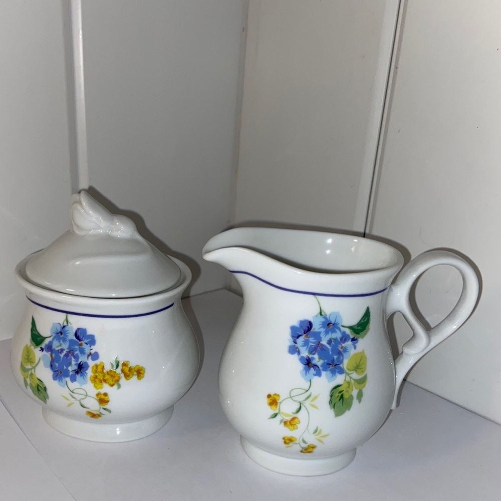 Vintage tea creamer pitcher sugar bowl lid SET Forget Me Not Floral blue flowers
